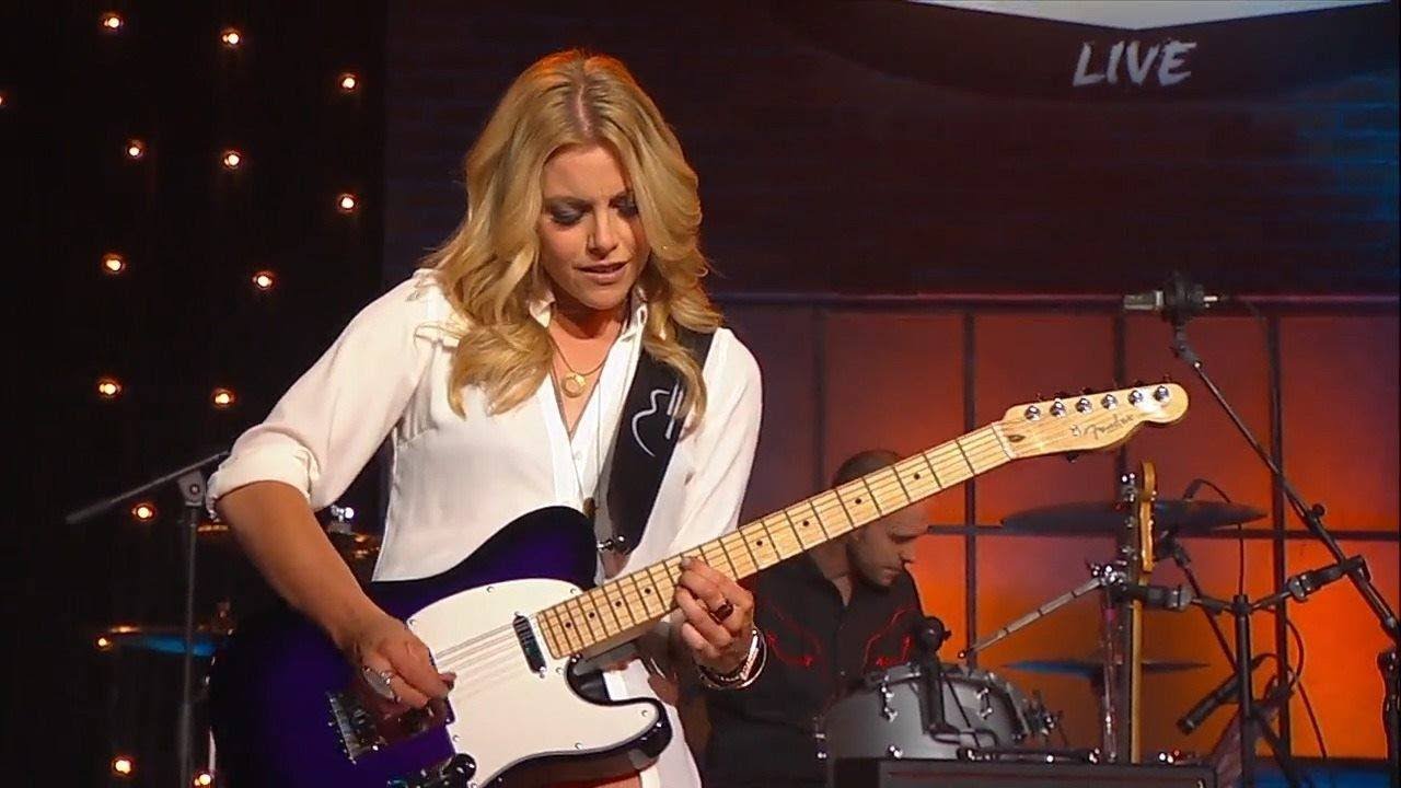 Lindsay Ell with 