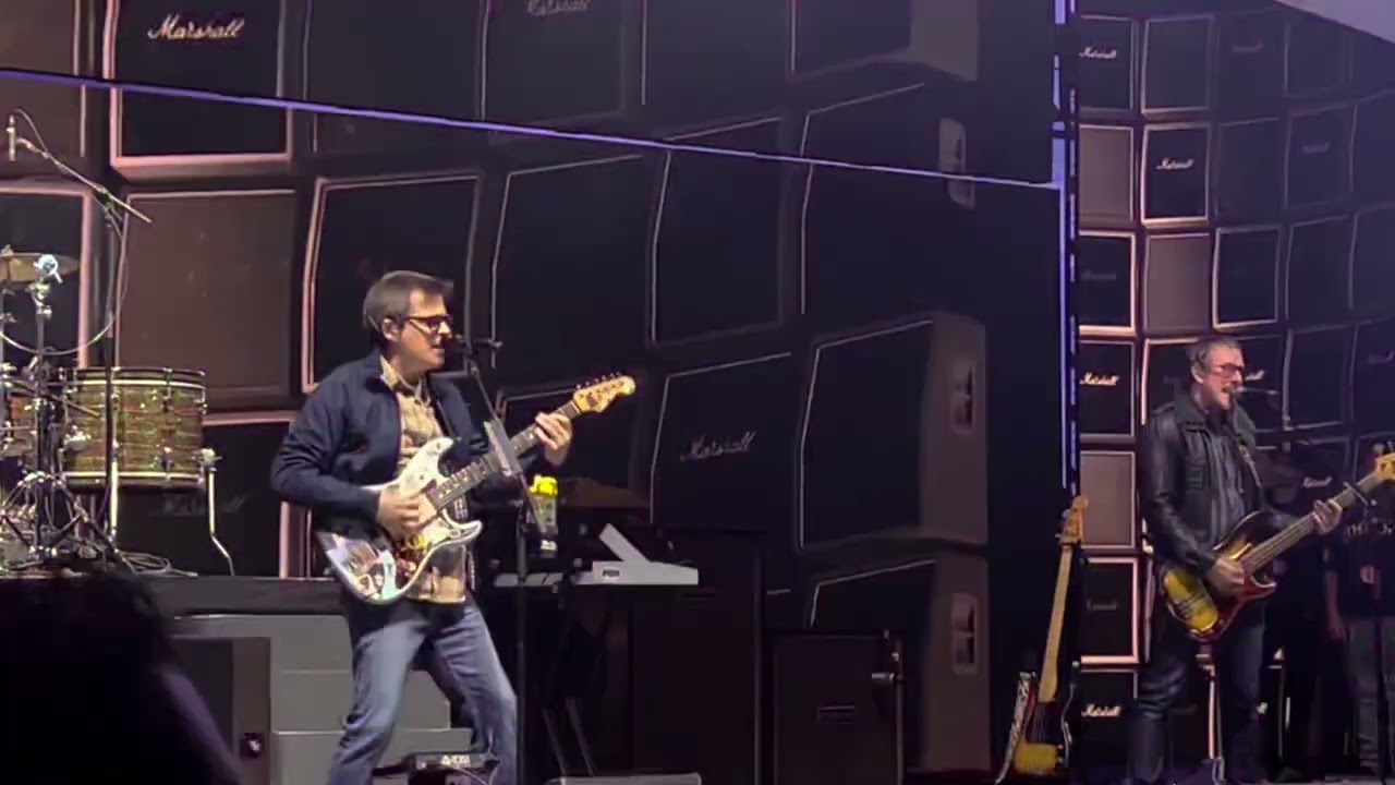 Weezer - Teenage Dirtbag (Wheatus cover) @ We Can Survive 2022