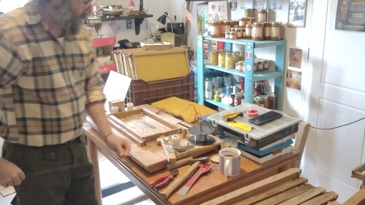 Συρμάτωμα και κέρωμα πλαισίων 