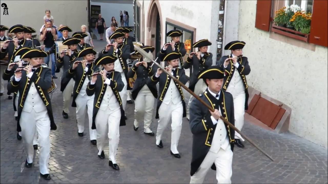 01.07.2016 - Basel Muster - Parade am Münsterberg