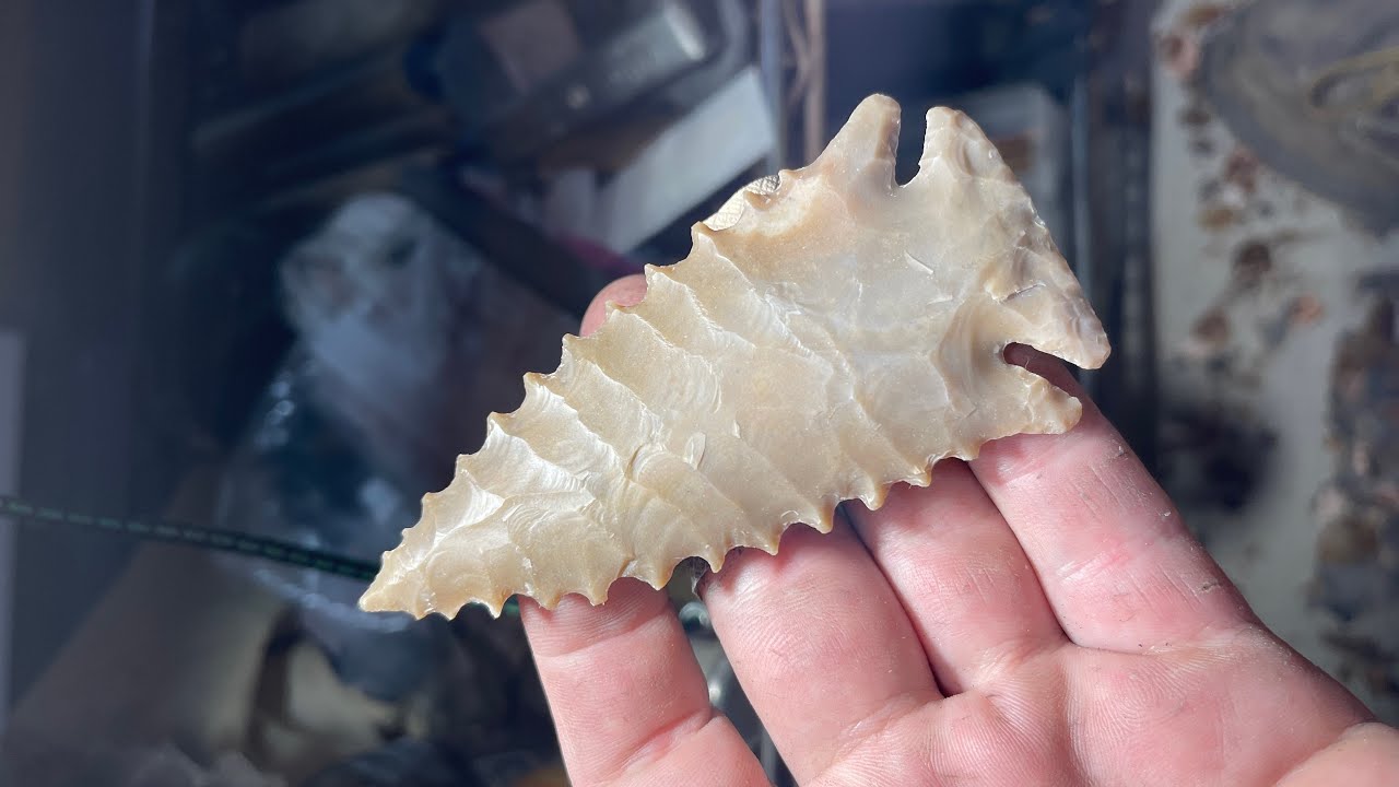 Flint knapping a Pine Tree Arrowhead.