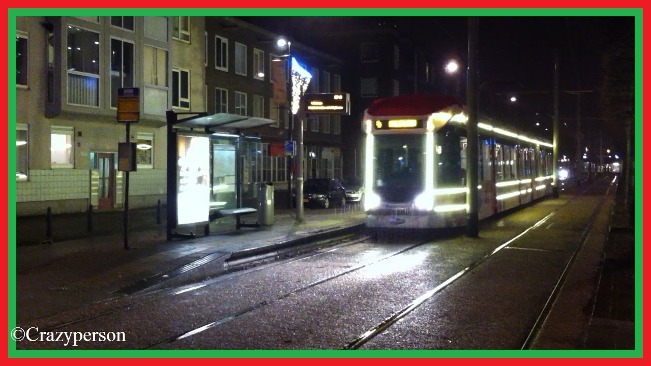 RET Kersttram door Zeilmakersstraat Rotterdam - Christmas tram