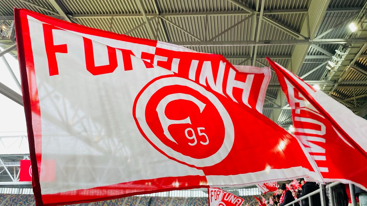 Fortuna Düsseldorf 30.000 rot weiße Fahnen für Aleks Spengler R.I.P mit „Hier kommt Alex“