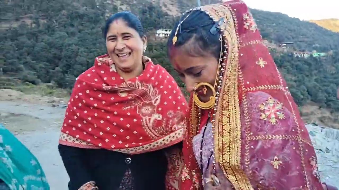 पहले दिल्ली जाने का प्रोग्राम था बाद में, और पहुंच गए ग्राम सभा चौठारा में, द्वार बाट में