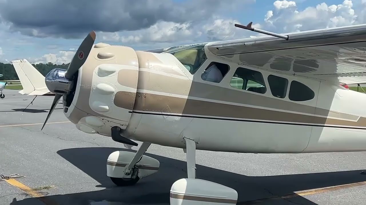 Beautiful Cessna 195 330hp start up 
