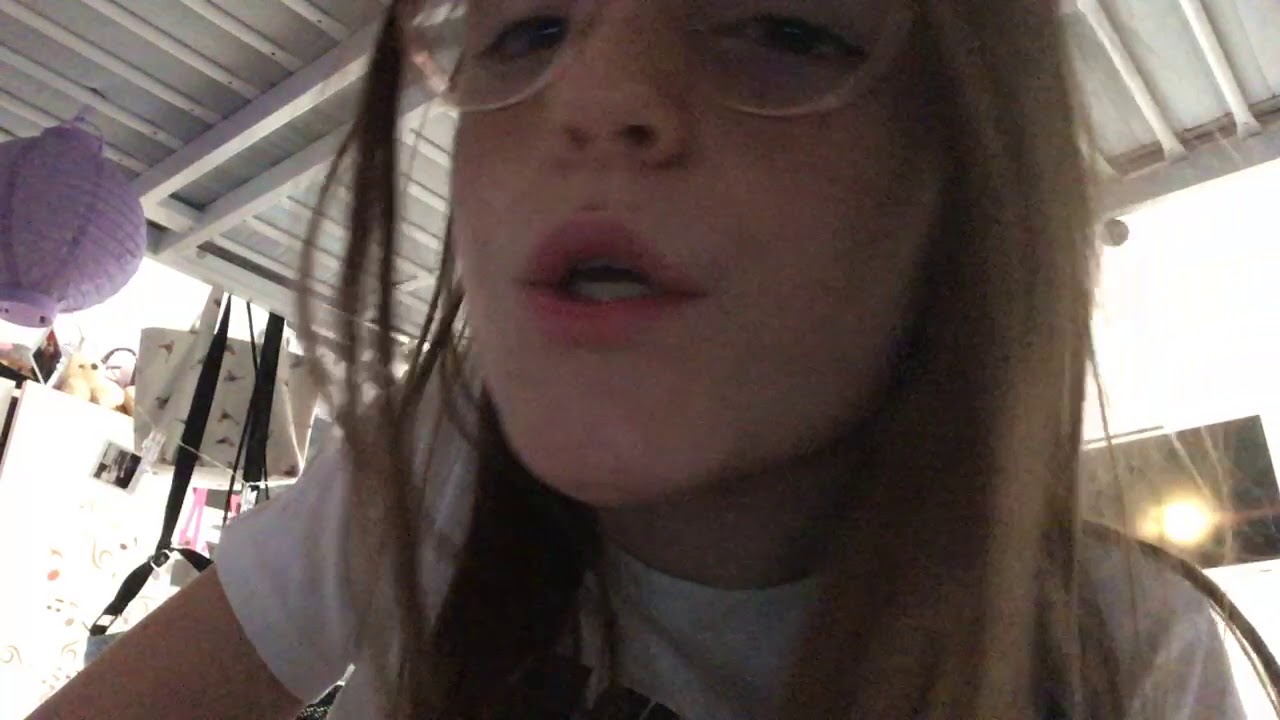 Je teste l’ASMR fournitures scolaire (1)