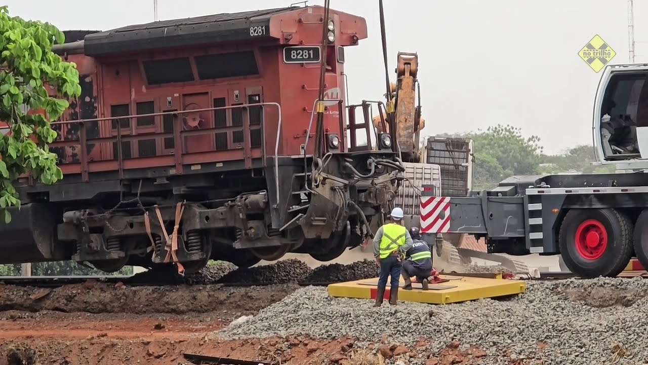 Resgate da locomotiva descarrilada em Jales (SP) - Guindaste Holmes em ação 