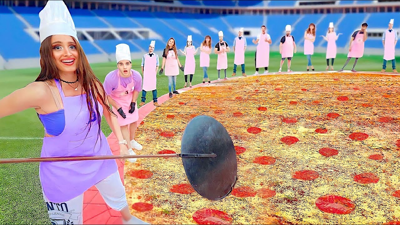 🍕🍕 صنعت اكبر بيتزا في العااالم | واتحديت اليوتيوبرز ياكلوها معي !!