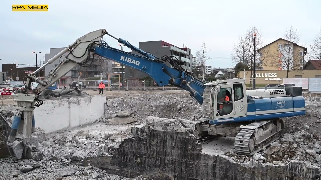 Kibag Komatsu on demolition work