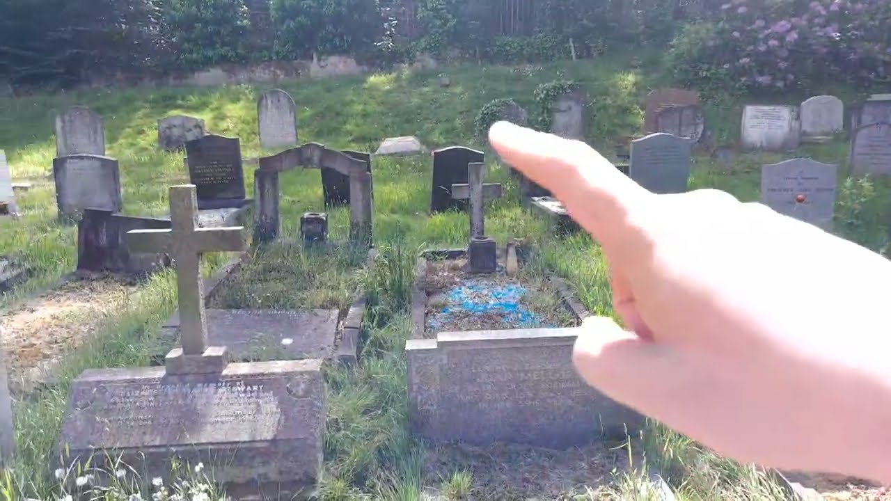 The Grave of Lady Evelyn Beauchamp - Lord Carnarvon's Daughter+ Husband Putney Vale Cemetery