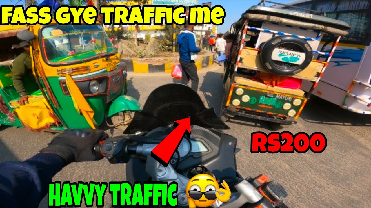 Traffic me rs200 fass gya ab kya hoga 😇😇 ! Bike speed nhi chal rhi h 😊! @Trakerkartikvloge 