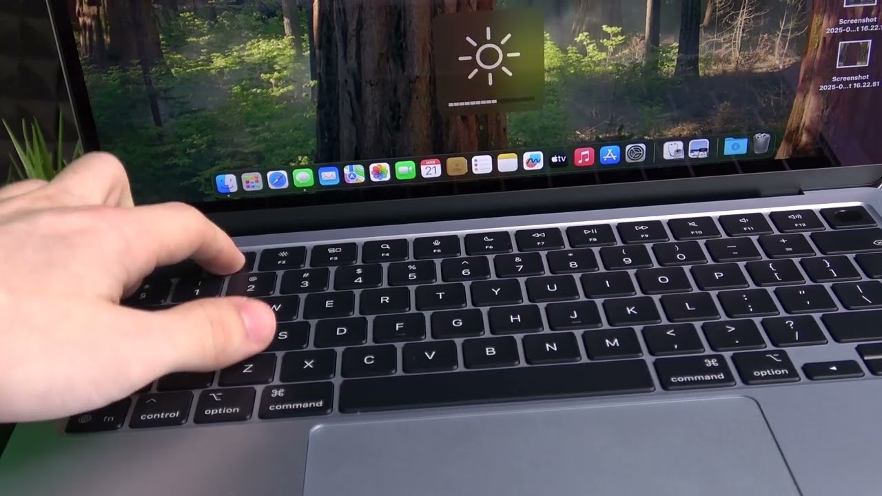 MacBook Air 2025 - Adjust Screen Brightness | Optimize Display?