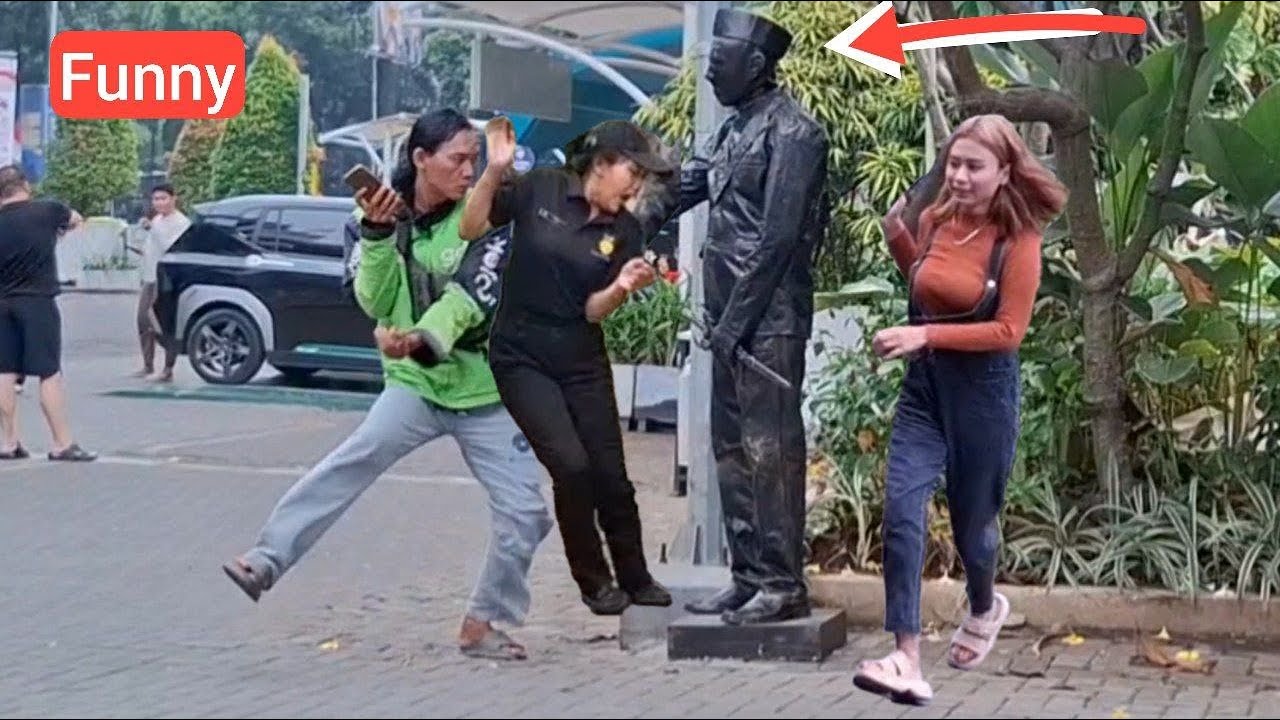 Statue prank,  front of @tangcitymall,  Patungnya hidup,  FUNNY REACTION 