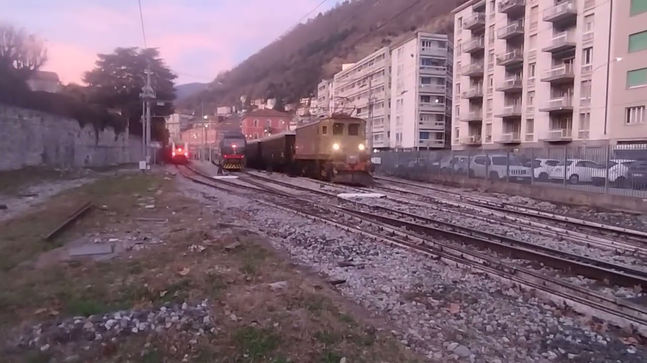Treno strenne in partenza da Como Lago 