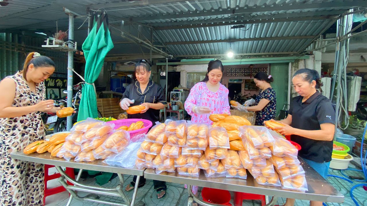 TRAO 700 BÁN MÌ CHAY TẶNG BÀ CON ĂN SÁNG NGÀY RẰM CẢM ƠN CHỊ EM ĐẾN PHỤ VÀ QUÝ NHÀ TÀI TRỢ/GBMT