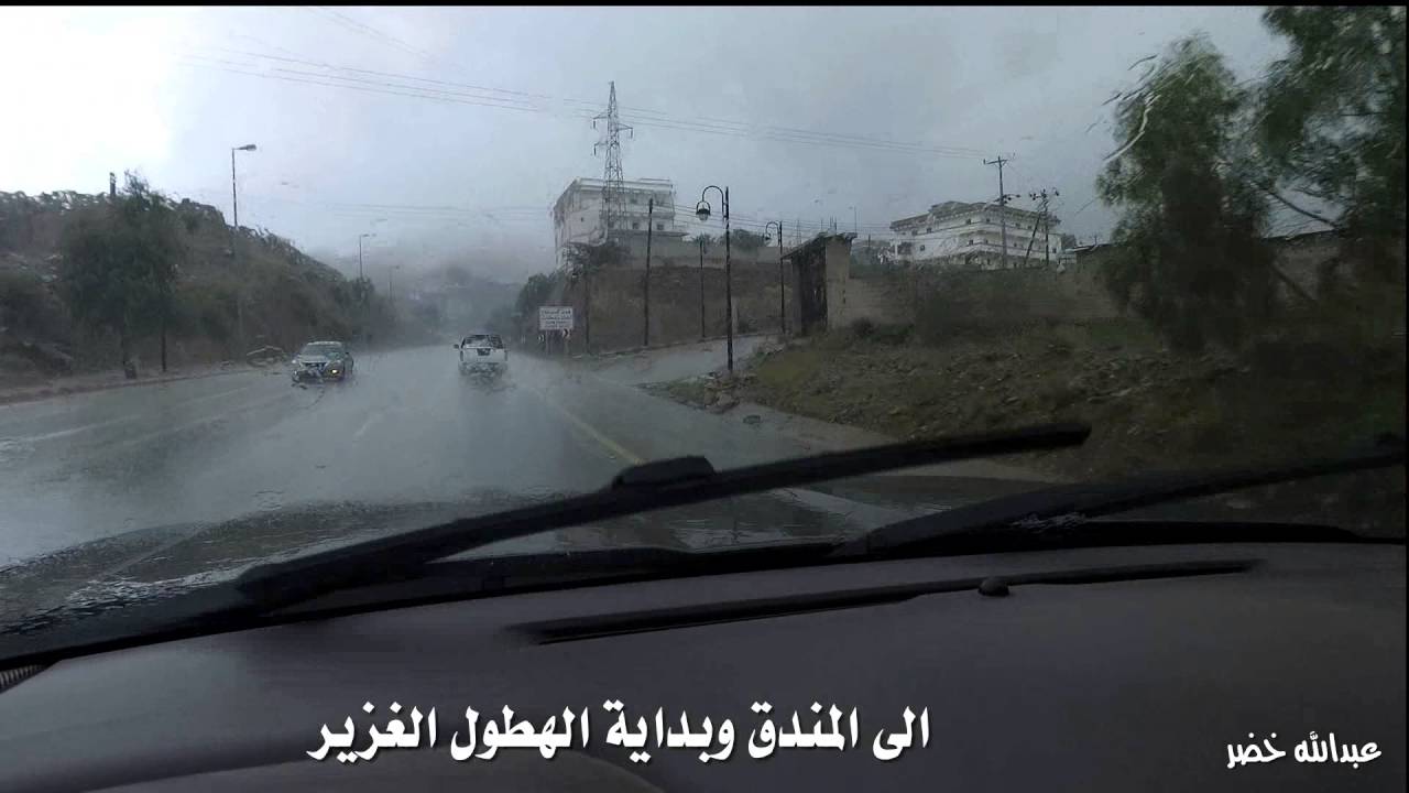 مابين المندق والأطاوله تحت وابل السحب الرعديه وسيول تاريخيه واغلاق للطرق ومزارع تفيض بالسيول