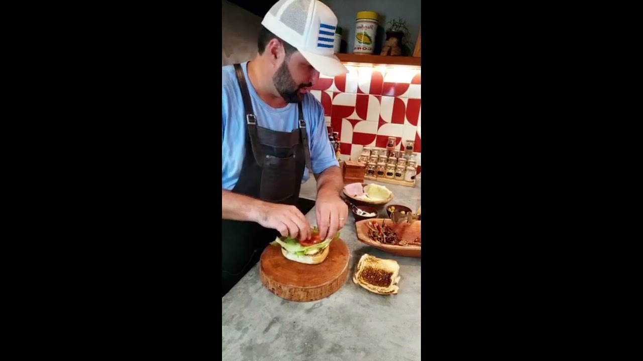 CHIVITO URUGUAIO.  Melhor Sandu&iacute;che do Mundo.