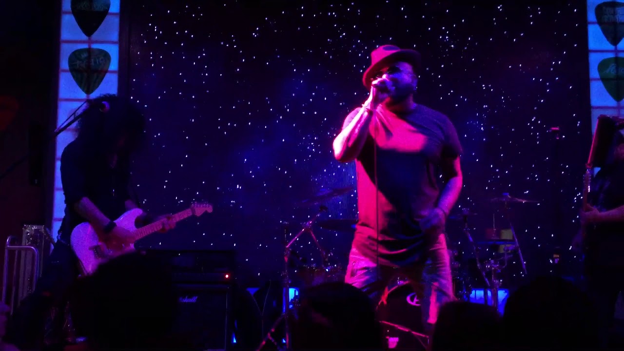 Guitarist Chris Perez and band playing Selena Biddi Biddi Bom Bom cover song