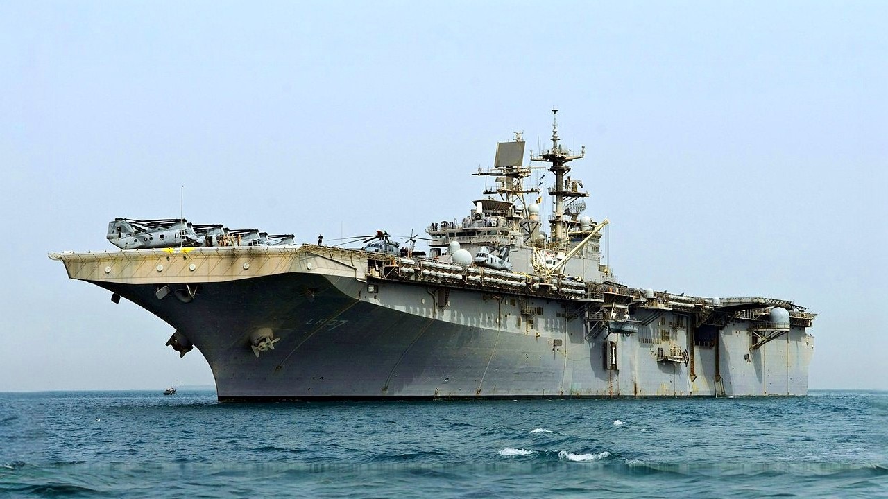 USS Iwo Jima - pływająca twierdza, kt&oacute;ra schwytała Maduro!