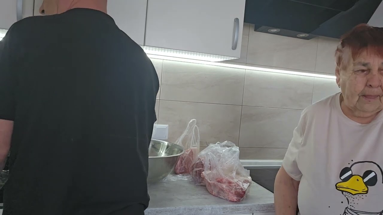 Купили 🍖 маме понравился холодец и котлетки!