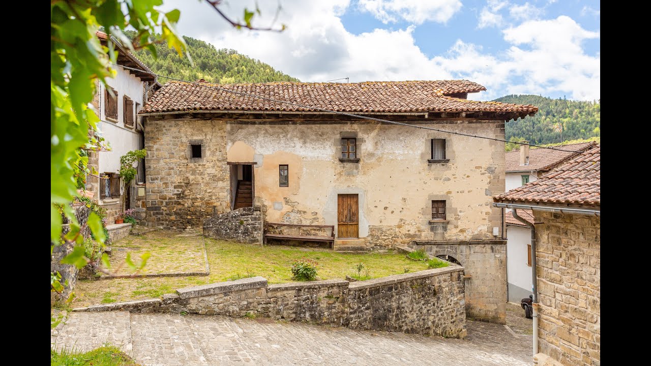 Casa de piedra en Roncal (Navarra)