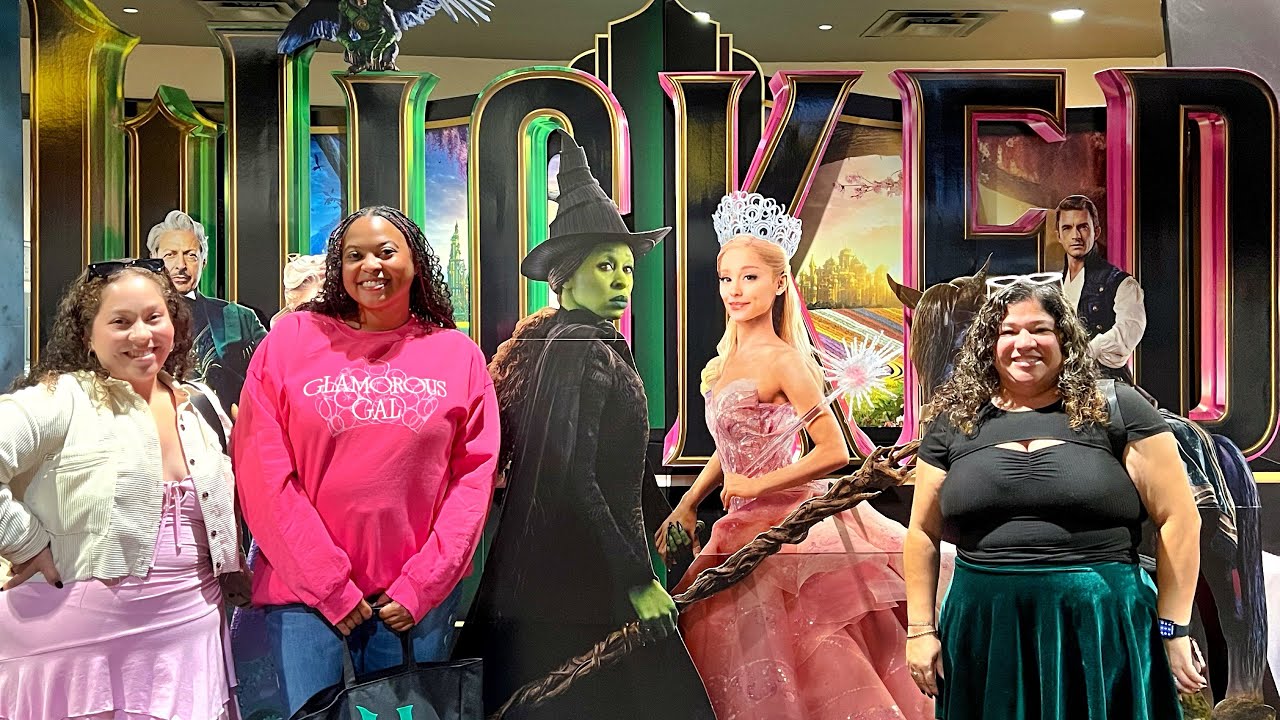 Trying Gourmet Marshmallows & Seeing Wicked 💚🩷 Day 6 #vlogmas