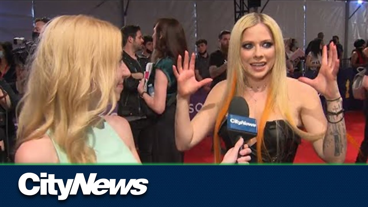 Avril Lavigne discusses  ‘Bite Me 2022 Canada Tour'