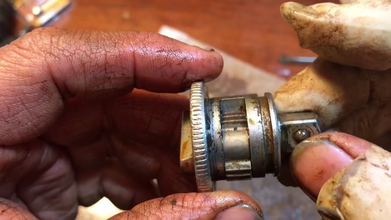 Matraca mecánica husky 22202 llena de tierra y óxido vuelve a la vida wd40 crc