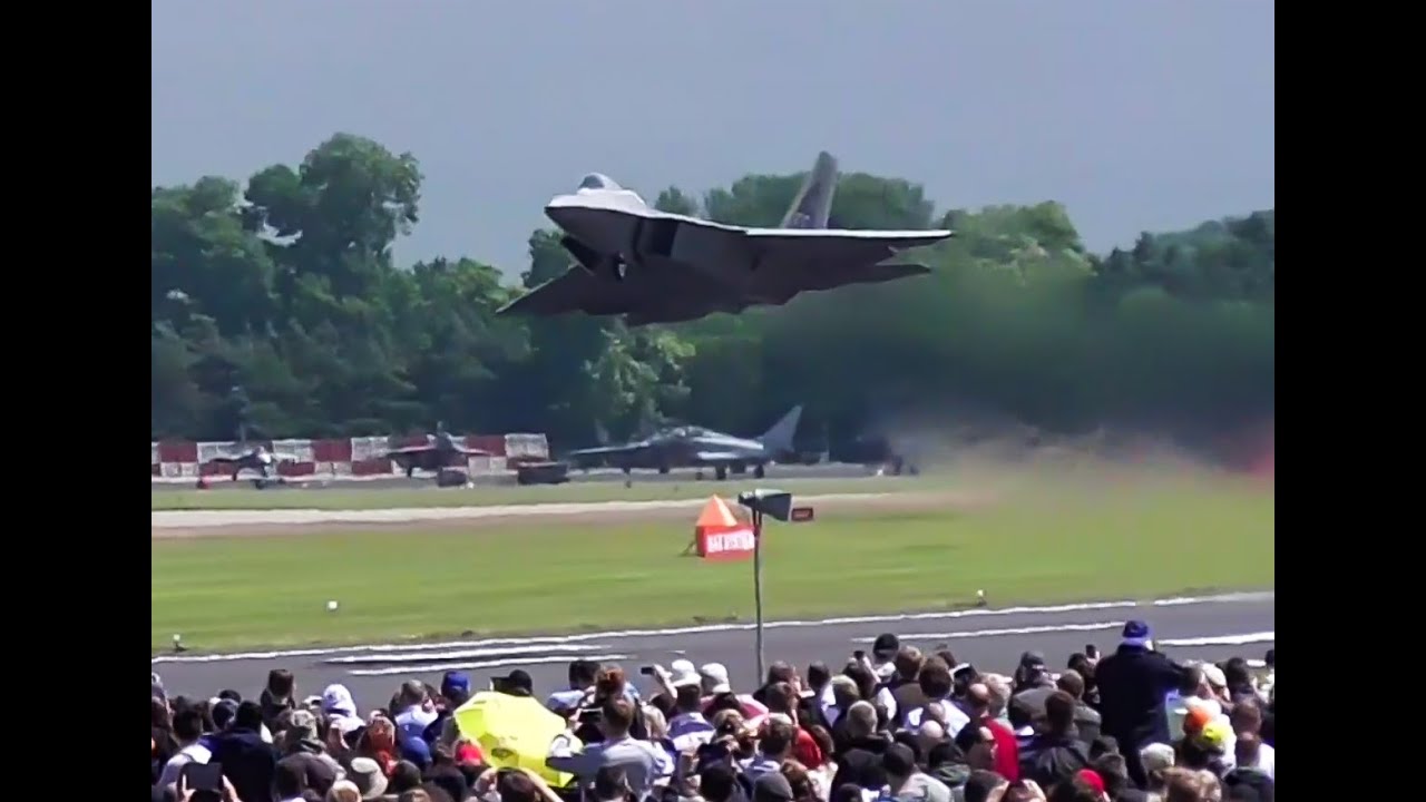 F-22 raptor AMAZING vertical take-off!! RIAT 2016