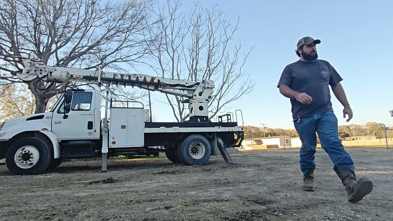 2007 International Digger Derrick 