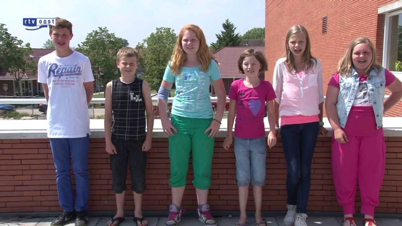 Schoolkinderen Goor oefenen Goors volkslied