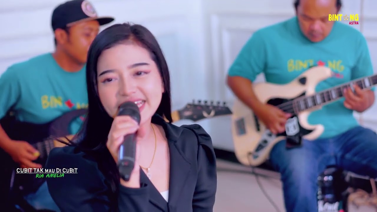 CUBIT TAK MAU DICUBIT RIA AMELIA