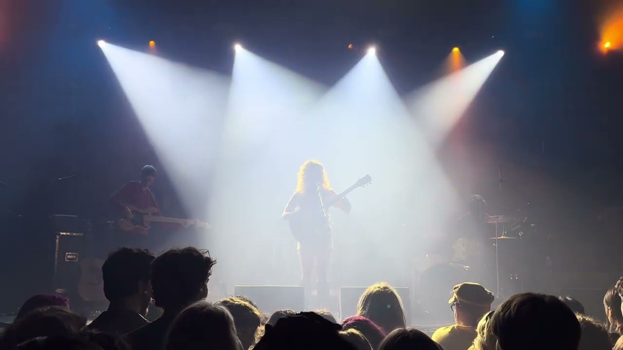 "Midnight Sun" - Nilüfer Yanya - Toronto @ History 9-16-25