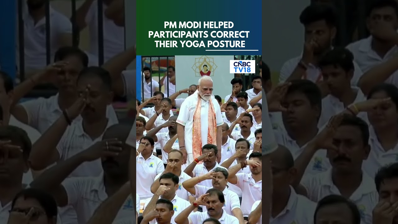 Yoga Day | PM Modi Helps Participants Correct Their Posture As They Perform Yoga | N18S