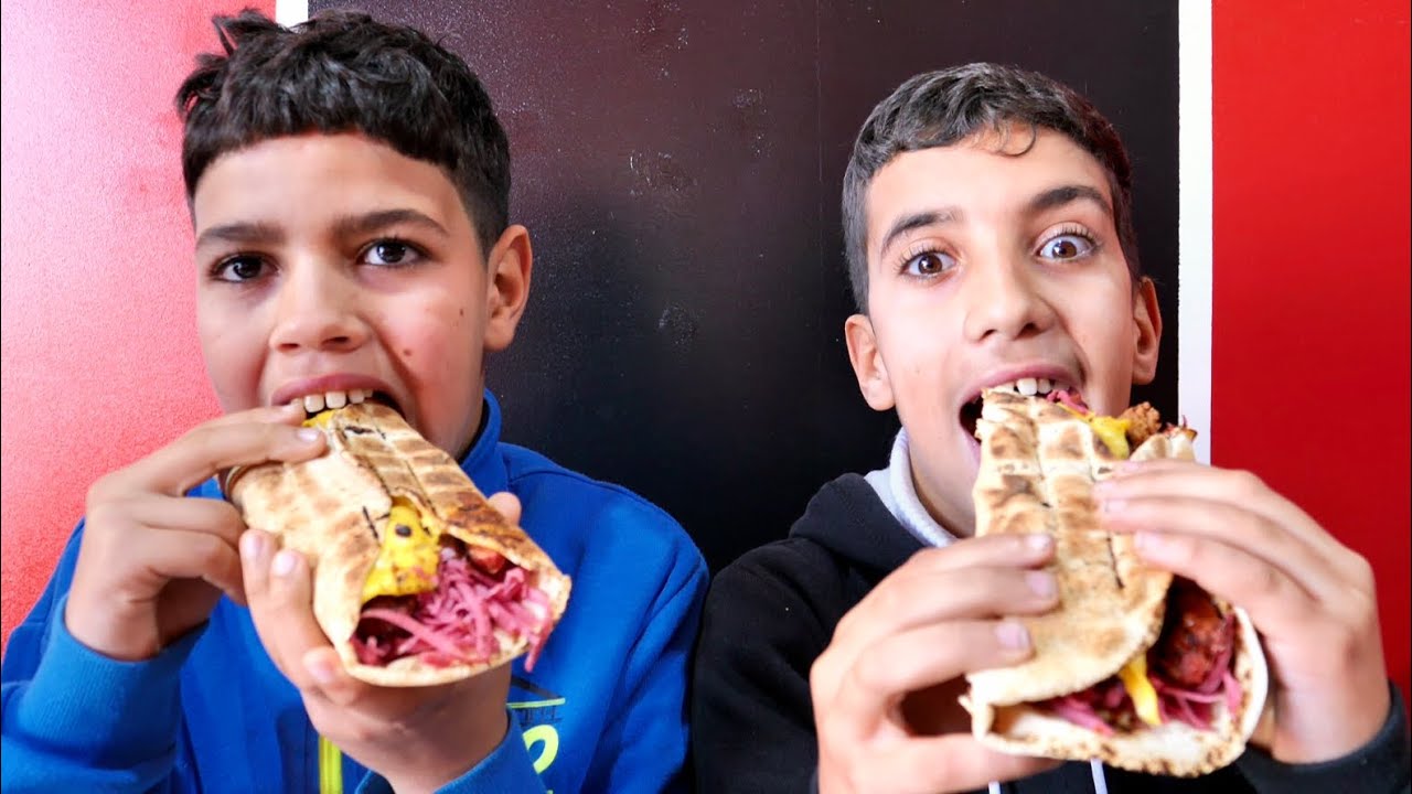 تحدي اكل البانيني مع المغاربة مقابل 200 درهم 😱 شاهد نهاية الفيديو غير متوقعة 😂🔥