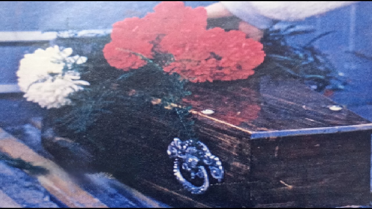 Fotografías de tragedias, velatorios y despedidas de famosos y casos criminales (Parte 69)