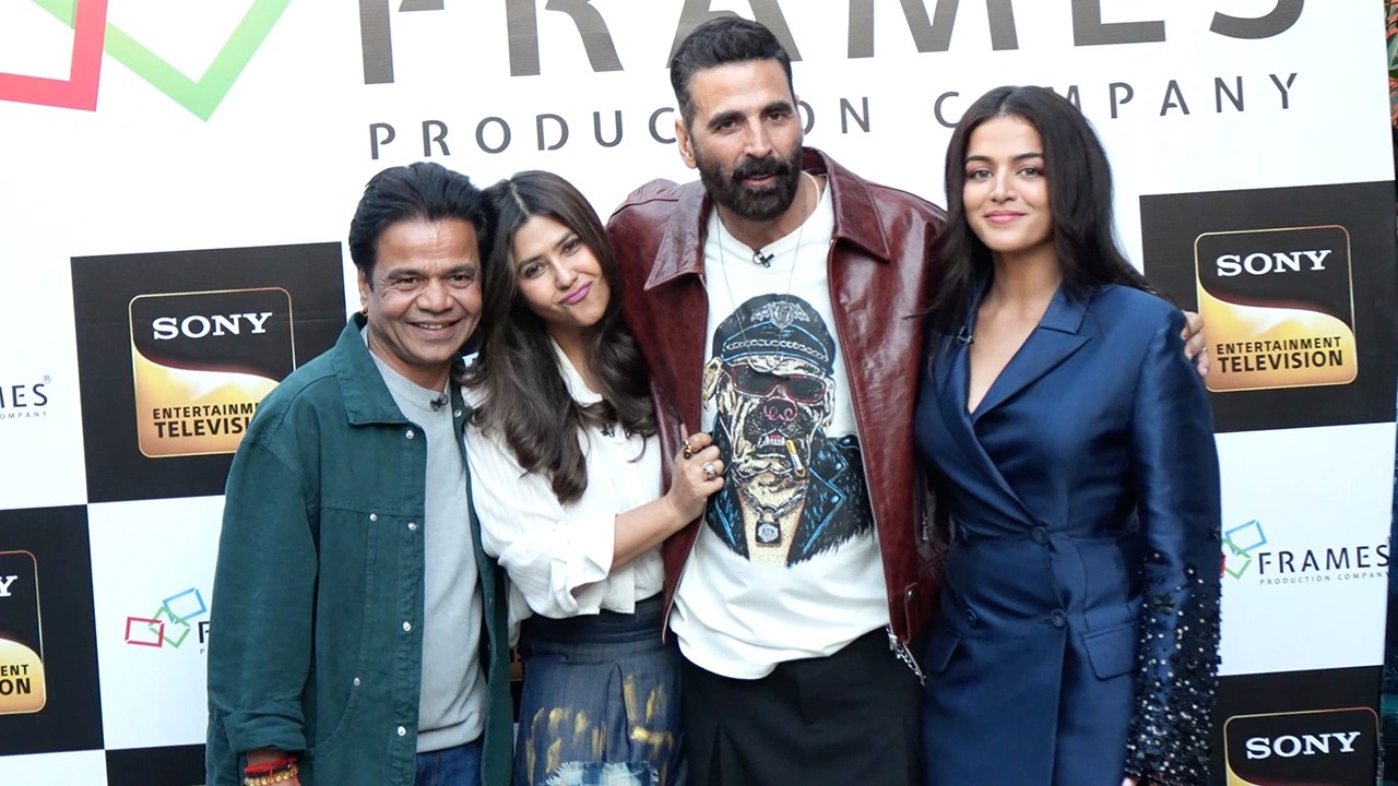 Akshay Kumar, Wamiqa Gabbi, Ekta kapoor & Rajpal yadav Spotted At The Wheel Of Fortune Set