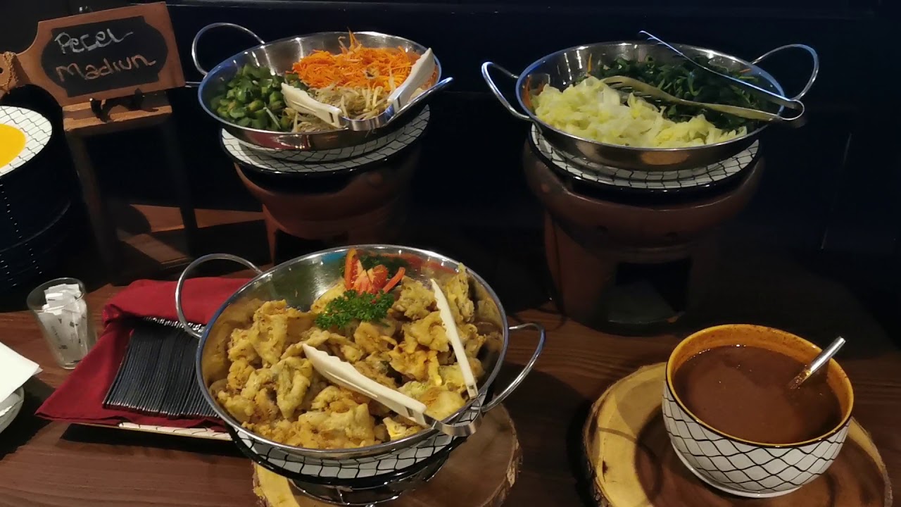 Hotel Breakfast at Rooms Inc Semarang - Travel n Food