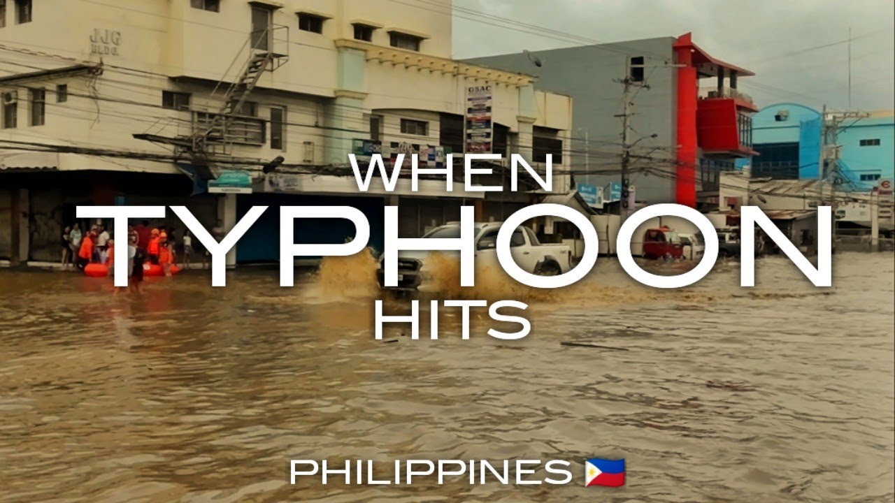 Walking in heavy rain during the typhoon egay | Flood in Bacolod City, Philippines 🇵🇭