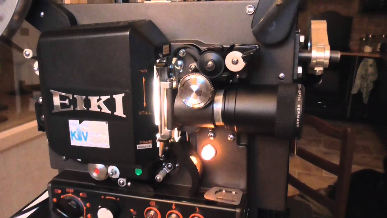 Proiettore EIKI NT 2 16mm. (mentre proietta un documentario in Technicolor)