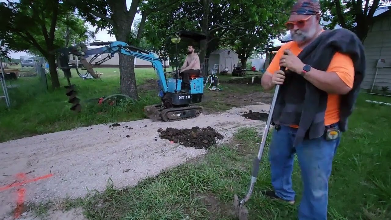 Broken mini excavator HT10     using Auger