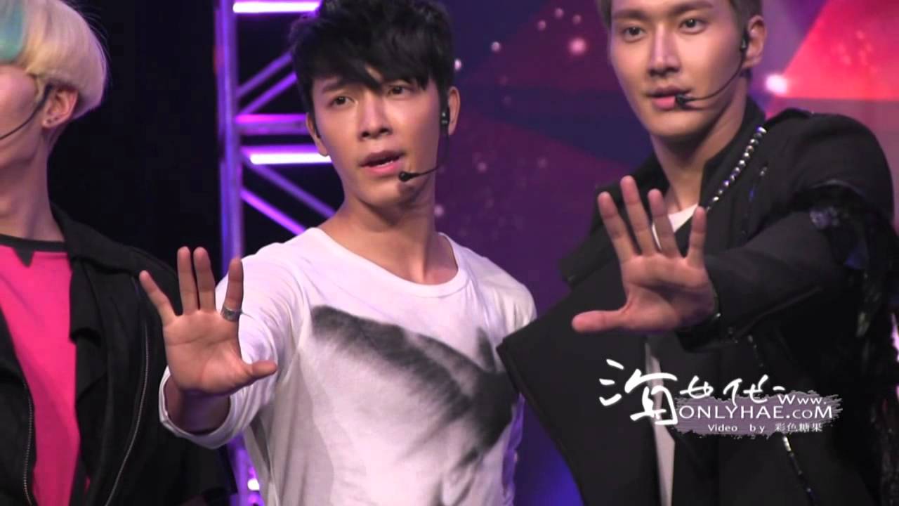 [FANCAM] 130118 DongHae @ JSTV Nanjing Recording - End
