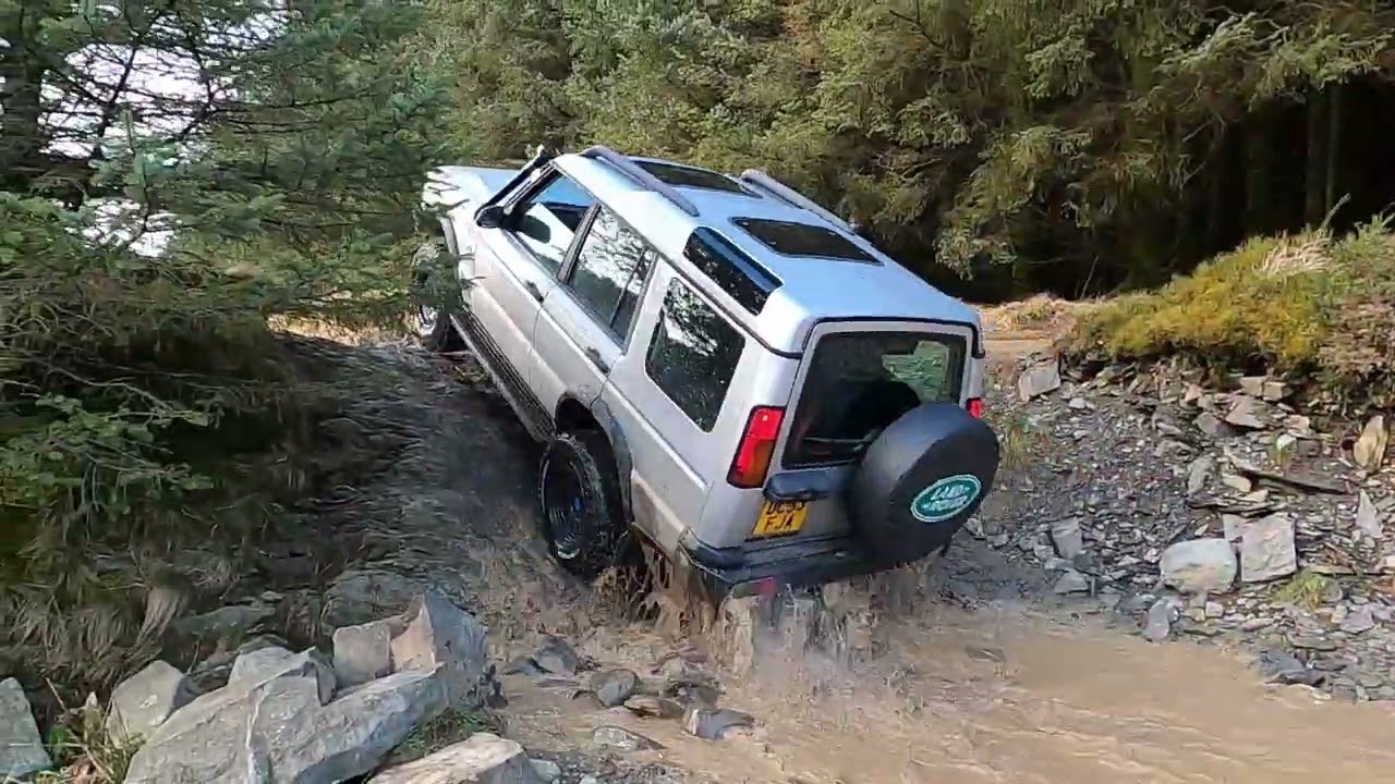 4x4 Wales Strata Florida bombhole 2022 Land Rover, Jeep and Hiliux. green laning