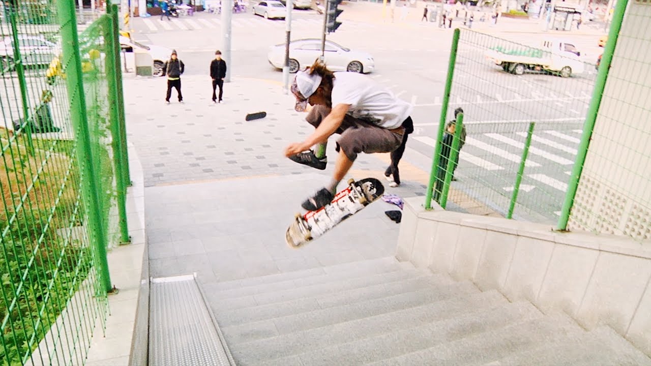 CLOSEDOORVIDEO