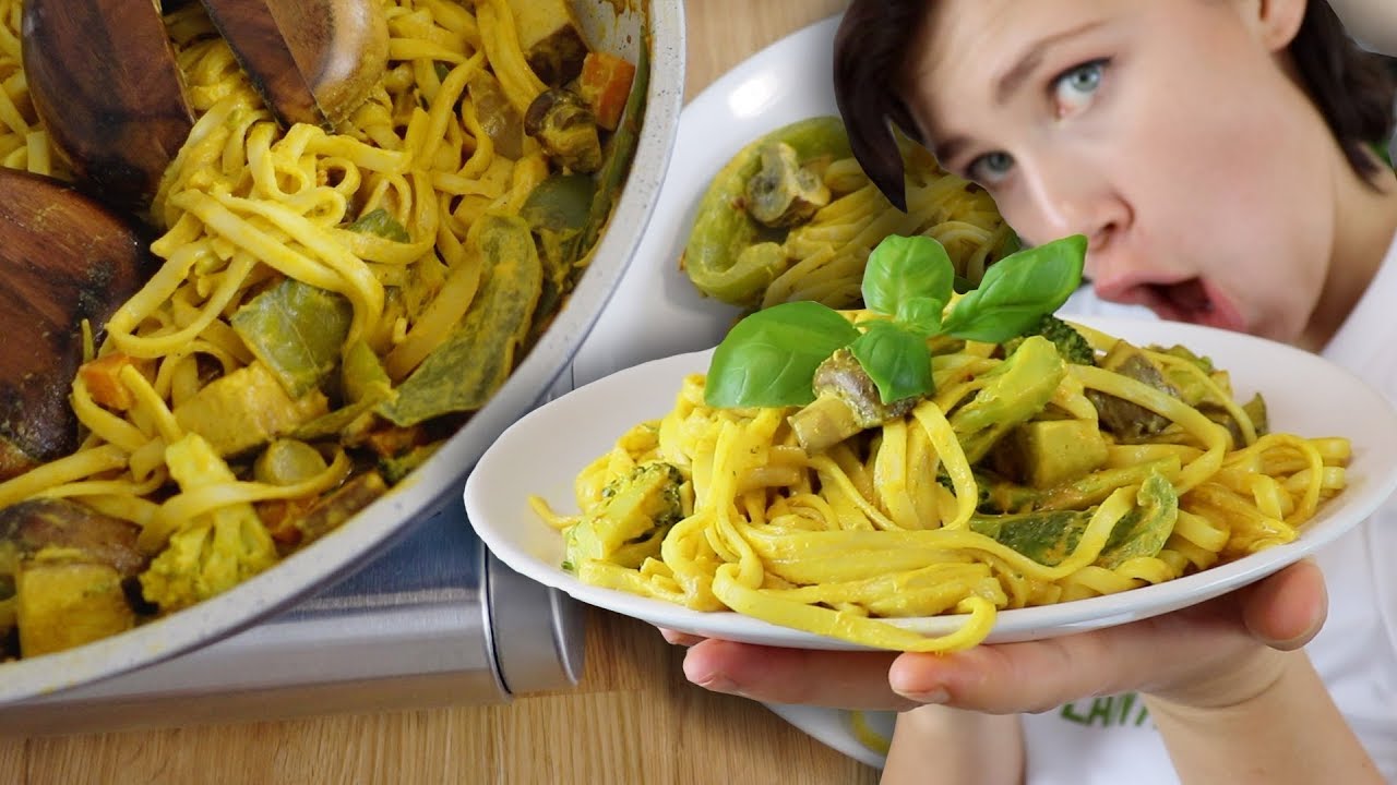 CURRY UDON NUDELN Rezept vegan | JANAlecker Folge 1