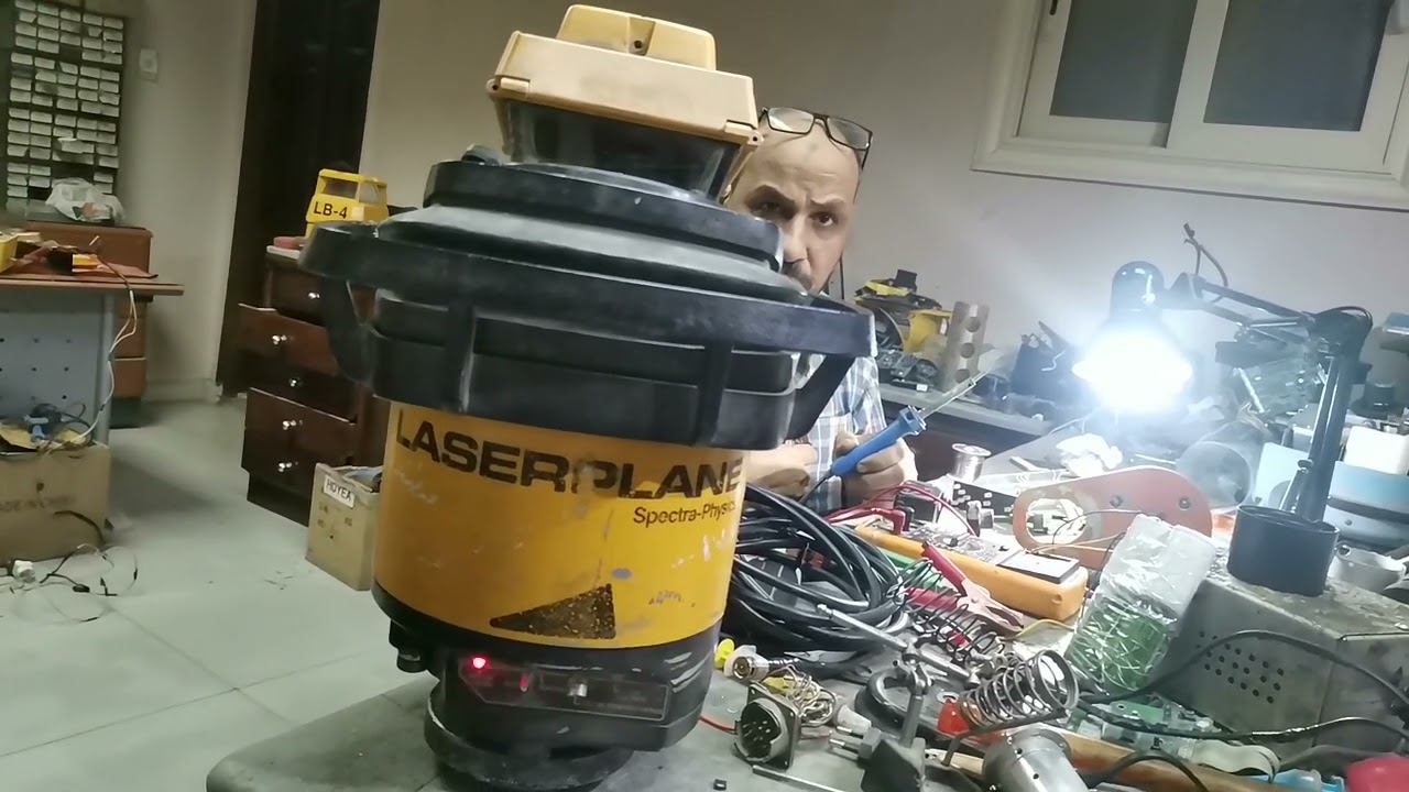 استبدال جهاز الليزر وشرح طبيعه الجهاز المستبدل  وشرح كيفيه ضبط جهاز الليزر لبدء تسوية باقي الارض
