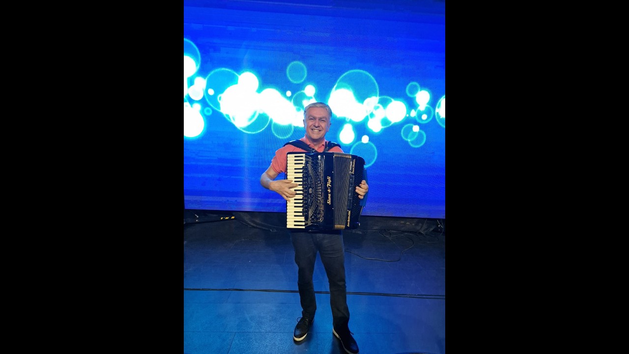 WALTER WITH ACCORDION - Walter (2025)