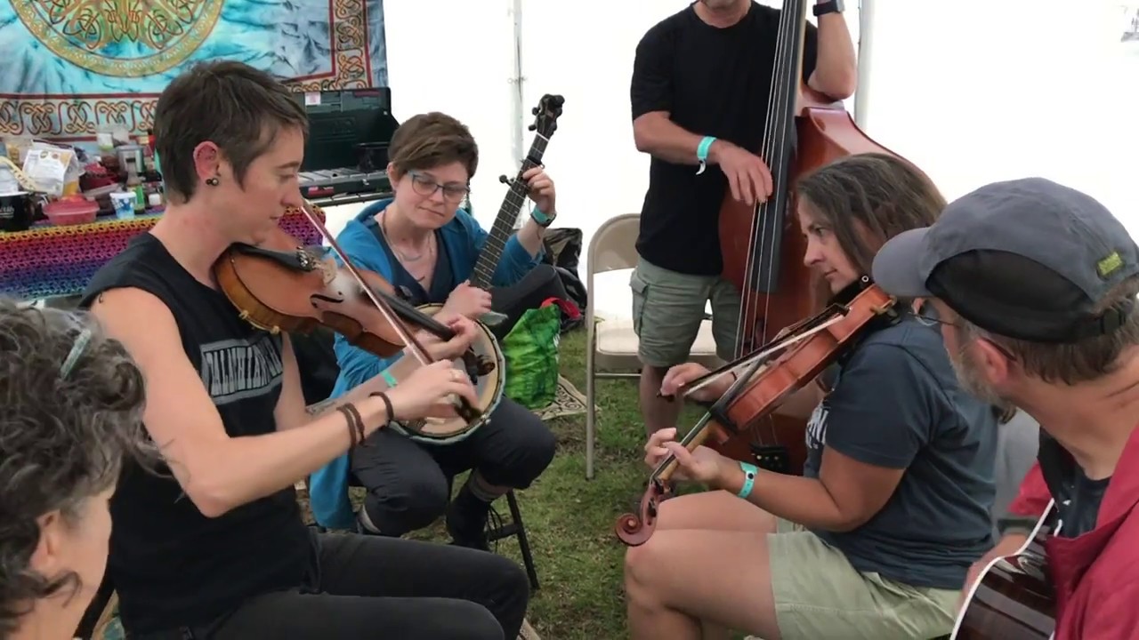 Duck River - Miss Moonshine dancing with Rachel Eddy & Friends - Clifftop 2018