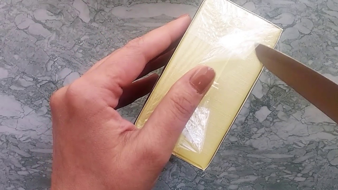 Unboxing Renier Perfumes Behique by Christian Carbonnel
