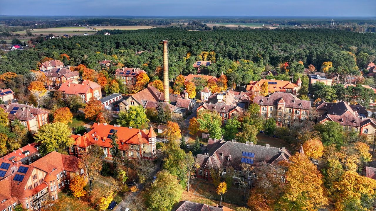Szpital w Międzyrzeczu-Obrzycach w barwach jesieni